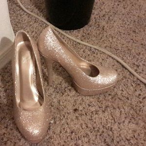 Gold pumps
