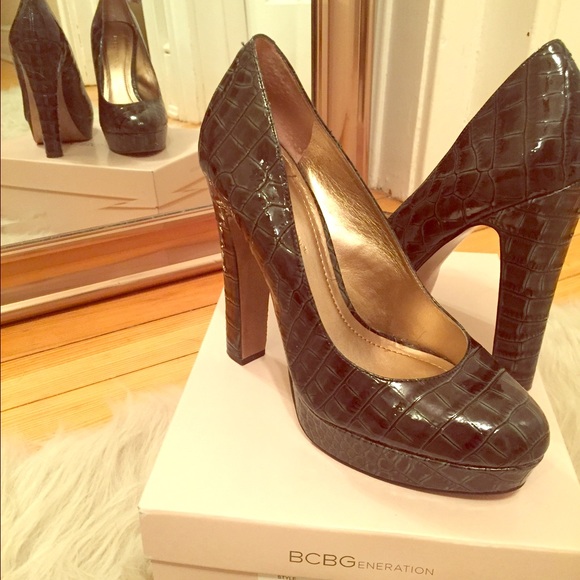 BCBG Forrest pump