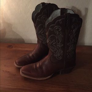 Ariat Womens Cowgirl boots (Legend)