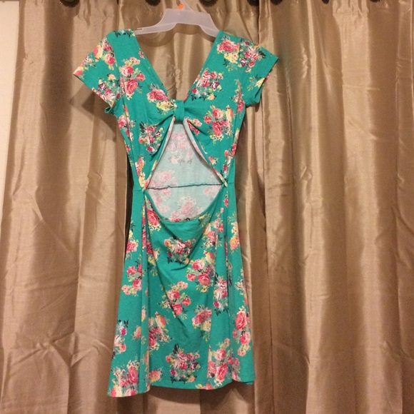 Floral dress with cutout back - Picture 2 of 2