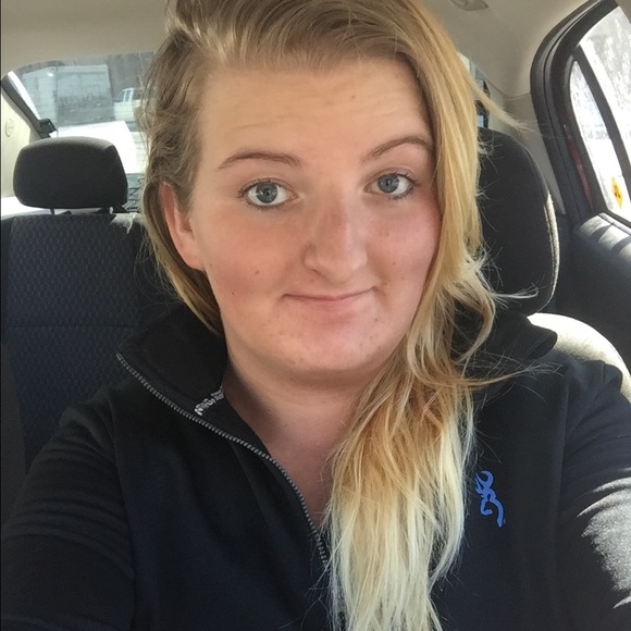 Meet your Posher, Tabitha - Picture 3 of 4