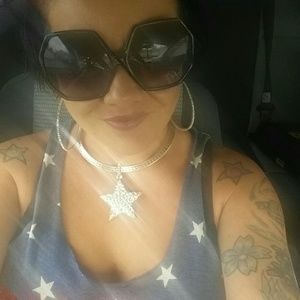 Meet your Posher, Adriane