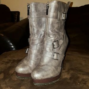 Heeled boots