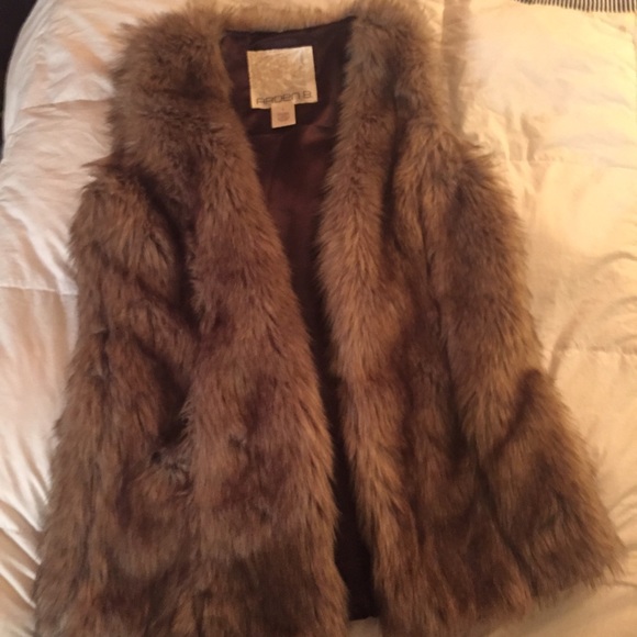 Trendy Arden B. Faux fur vest