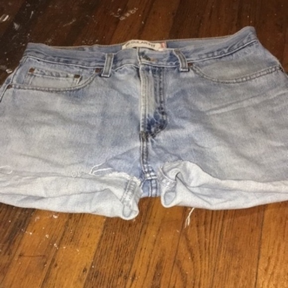 High Waisted Levi Shorts - Picture 2 of 4