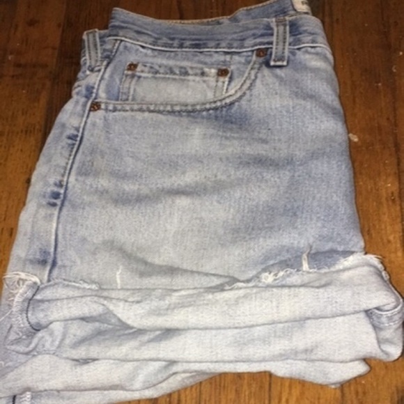 High Waisted Levi Shorts - Picture 4 of 4