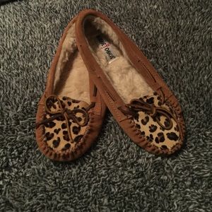 Minnetonka slipper/ moccasins NWOT