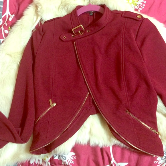 Burgundy elegant blazer 😍