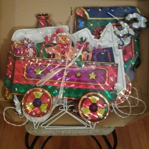 CHRISTMAS TRAIN WITH MULTI COLOURED LIGHTS 5 FT