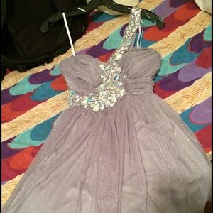 I am selling an old homecoming dress!