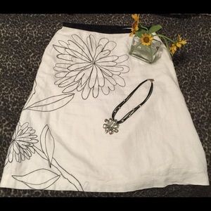 White Linen Fully lined Skirt/Flowers zip in back