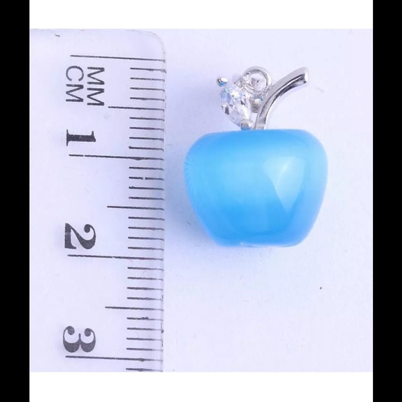 APPLE NECKLACE                          🎉HP🎉 - Picture 3 of 8