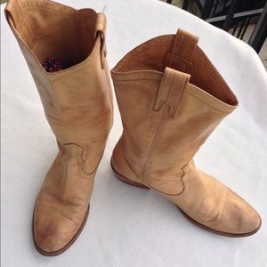 Frye Carson pull-on cowboy boots