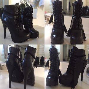 Black size 6 Aldo booties