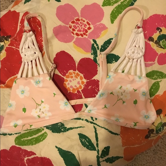 Frankie's bikini top. Lightly worn. Size XS👙