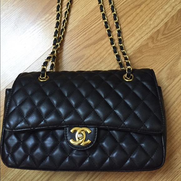 MeDiUm QuiLtEd BLaCk FLaP BaG