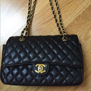MeDiUm QuiLtEd BLaCk FLaP BaG