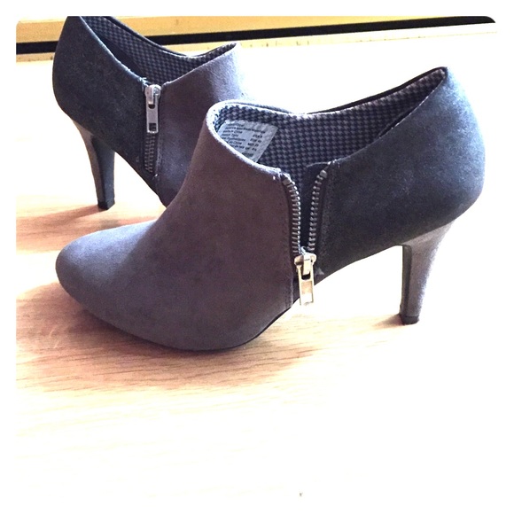 Suede heel boots