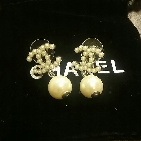Chanel Pearl Earring