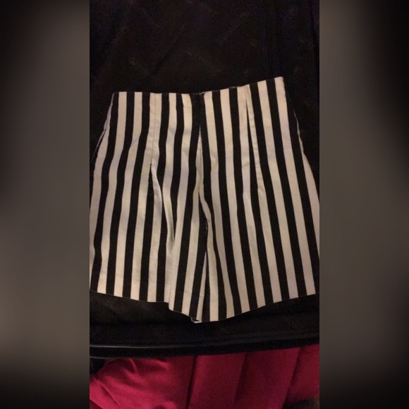 Forever 21 high waisted shorts - Picture 2 of 2