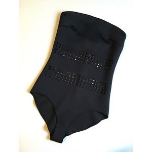 Beautiful one piece bathing suit 😍