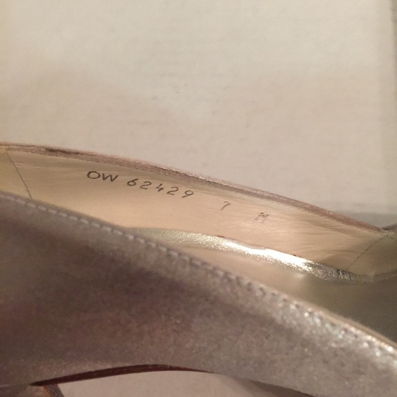 Authentic Stuart Weitzman (with code) - Picture 3 of 4