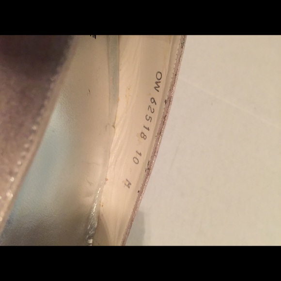 Authentic Stuart Weitzman (with code) - Picture 3 of 4