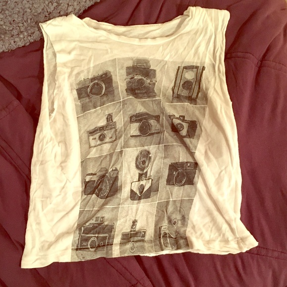 Brandy Melville crop sleeveless camera shirt