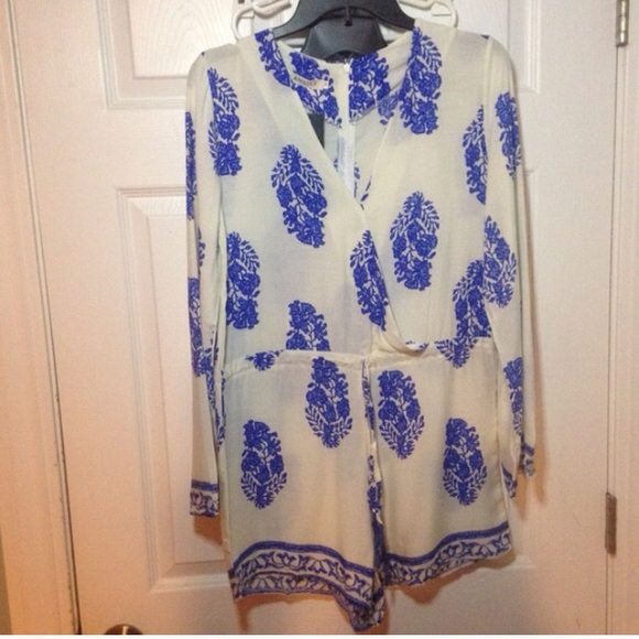 White/Blue shorts Romper - Picture 3 of 3