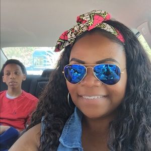 Meet your Posher, Crystal