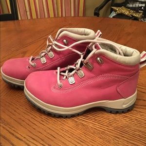 Nike pink boots Size 3.5 fits like a 5 like new