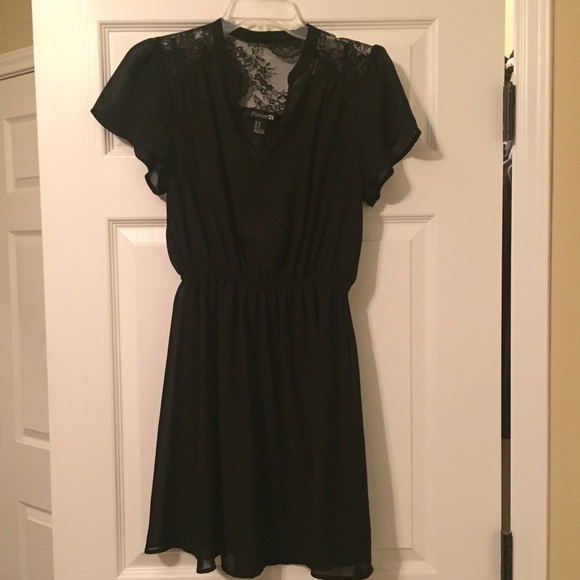 🚫BUNDLED!🚫 Gorgeous LBD w/ lace back - Picture 2 of 4