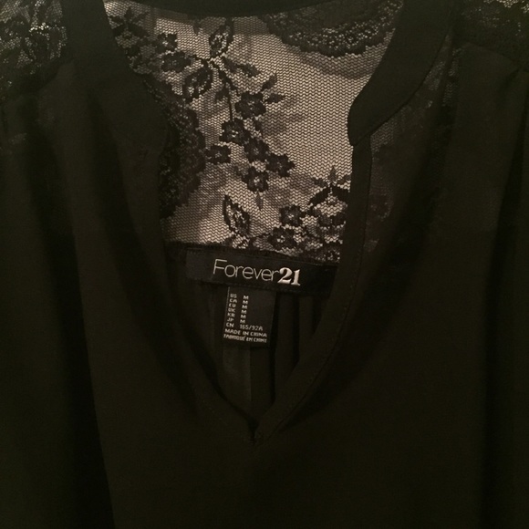 🚫BUNDLED!🚫 Gorgeous LBD w/ lace back - Picture 3 of 4