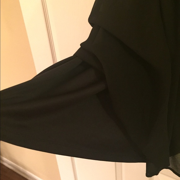 🚫BUNDLED!🚫 Gorgeous LBD w/ lace back - Picture 4 of 4