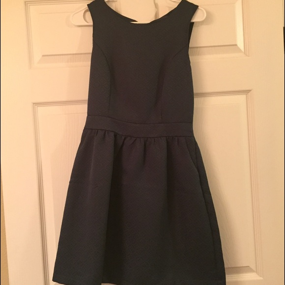 🚫SOLD IN BUNDLE🚫Gorgeous deep forest green dress - Picture 2 of 7