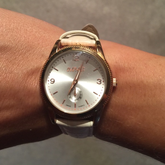 Watch- cute, comfortable, and barely worn