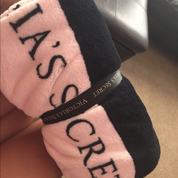 Victoria's Secret Fleece blanket