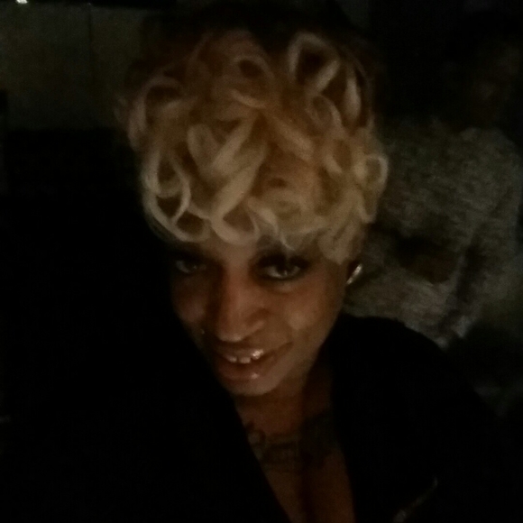 Meet your Posher, Dionne - Picture 1 of 1