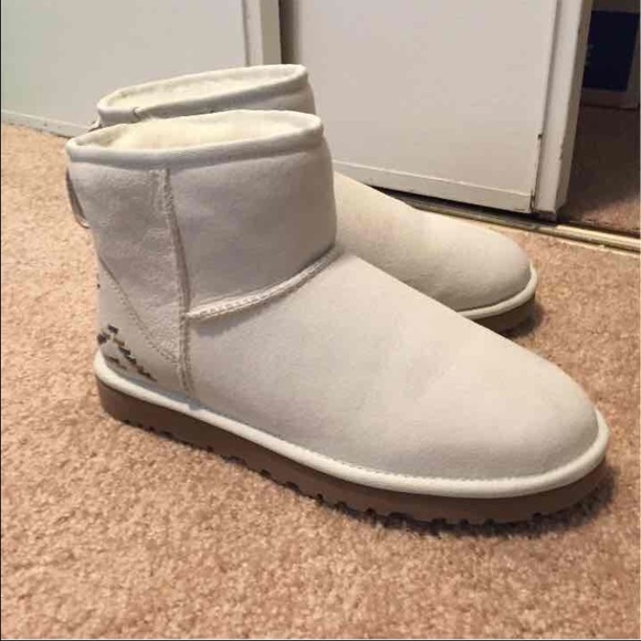 UGG Minis - Size 8 NWOT