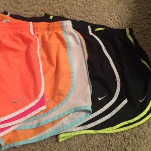 4 LARGE NIKE SHORTS