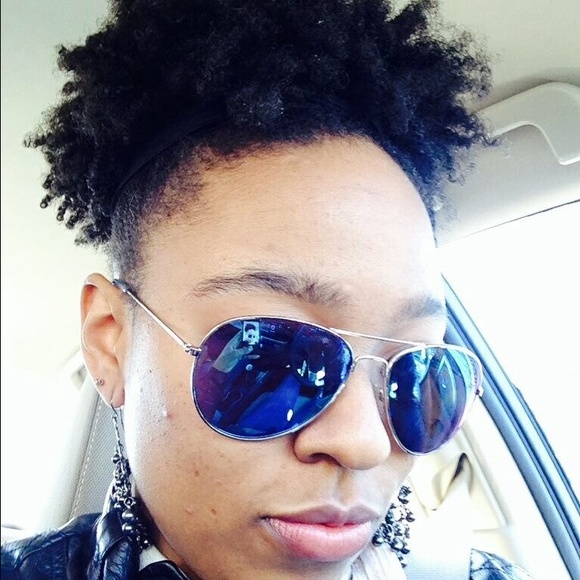 Meet your Posher, Asheera