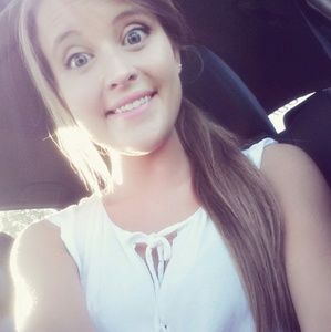 Meet your Posher, Danielle