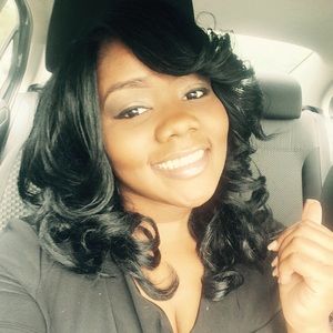 Meet your Posher, Tia