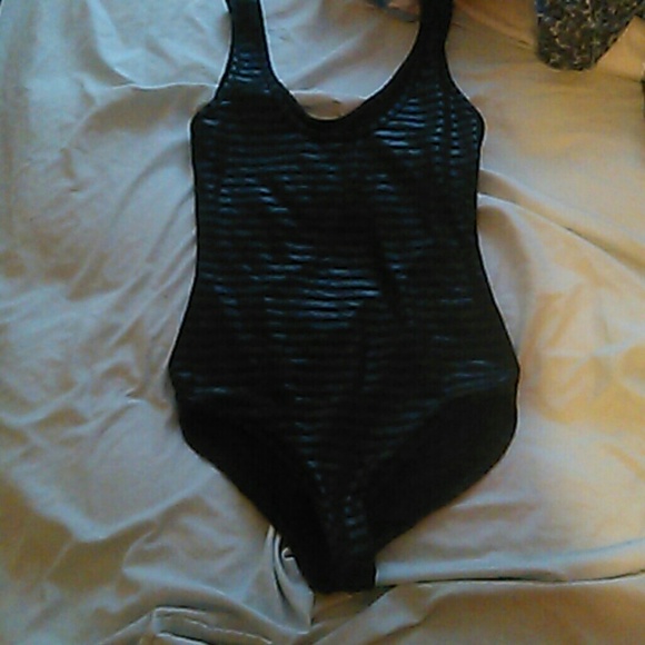 Bathing suit - Picture 1 of 3