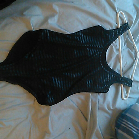 Bathing suit - Picture 3 of 3