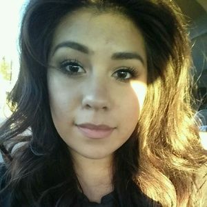 Meet your Posher, Alejandra