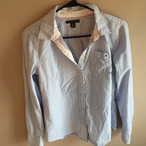 Tommy Hilfiger: Classic striped button down