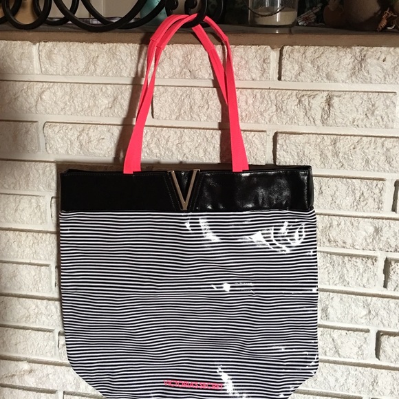 Victoria secret tote wanting to trade