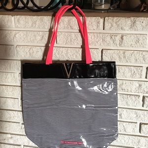 Victoria secret tote wanting to trade