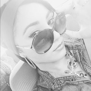 Meet your Posher, Adonay